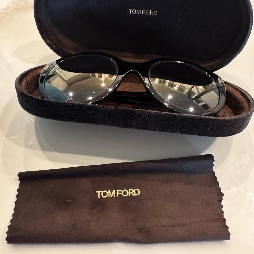 Tom Ford Rosanna Tortoise Shell Sunglasses - Picture 4 of 10